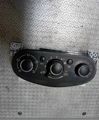Dacia Duster Climate control unit N110101A A150318L