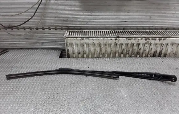Opel Zafira B Windshield/front glass wiper blade 13145564