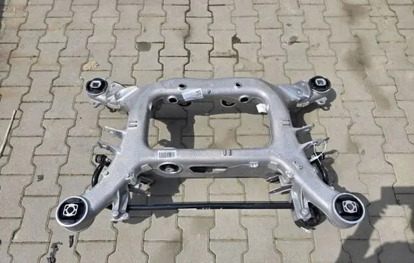 BMW 5 G30 G31 G38 Rear axle beam with reductor 8831012