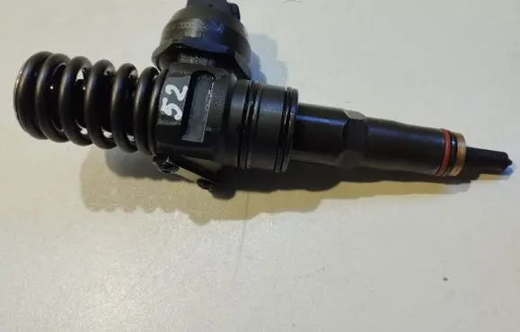 Skoda Octavia Mk2 (1Z) Fuel injector 0414720215 038130073AG