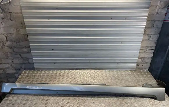 Toyota Avensis T270 Sill 