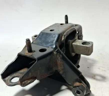 Volkswagen Polo Engine mount bracket 6Q0199555