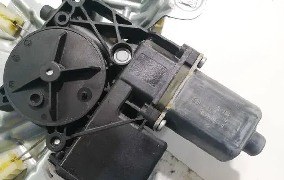 Opel Insignia A Front door window regulator motor 966431103