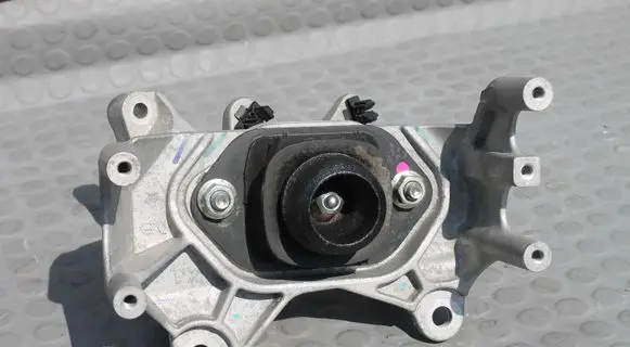 Nissan Qashqai J12 Gearbox mounting bracket 112546UB5AJ12 112546UB5A 112536UB5A