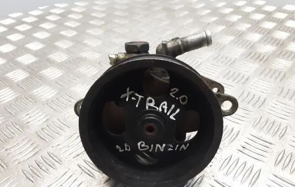 Nissan X-Trail T30 Power steering pump 8H305