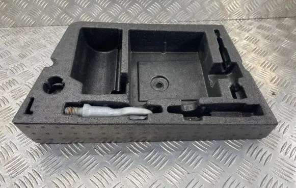Volkswagen Touareg II Tool box 7P6012112D