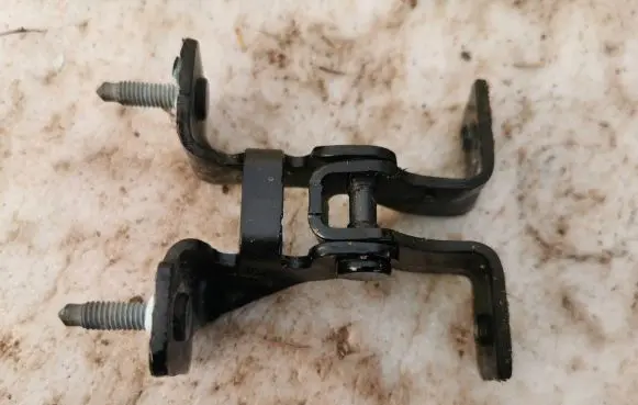 Mercedes-Benz B W245 Loading door upper hinge A1767402900