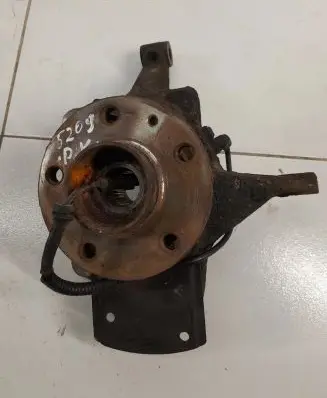 Renault Trafic III (X82) Front wheel hub NOCODE