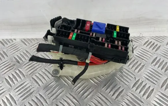 BMW iX2 (U10) Current control relay 8720724 P010131163 10608970