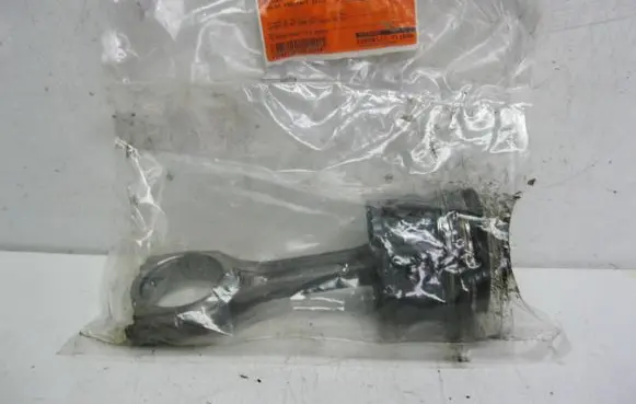 Volvo V60 Piston with connecting rod D4162T