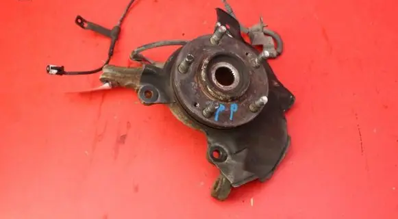 KIA Carens II Front wheel hub spindle knuckle