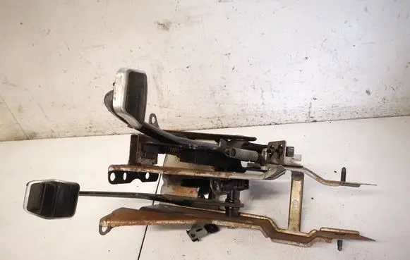 Renault Laguna I Brake pedal 7700841529