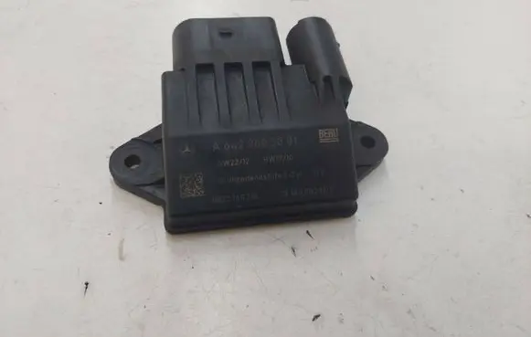 Mercedes-Benz S W221 Glow plug pre-heat relay A6429005801 13130002301 0522140210