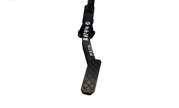 Accelerator throttle pedal