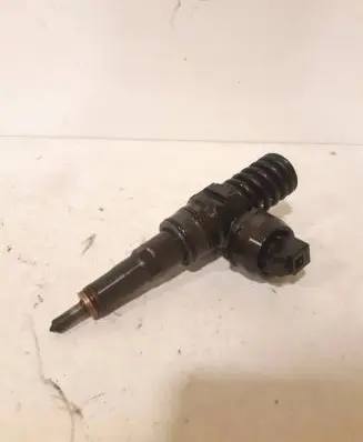 Volkswagen Golf V Fuel injector 038130073BN