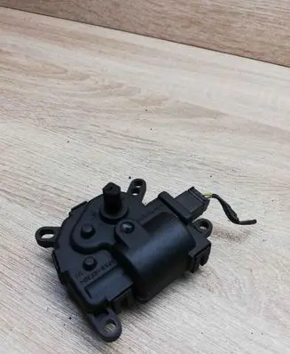 Ford Focus Air flap motor/actuator 1S7H19B634CA