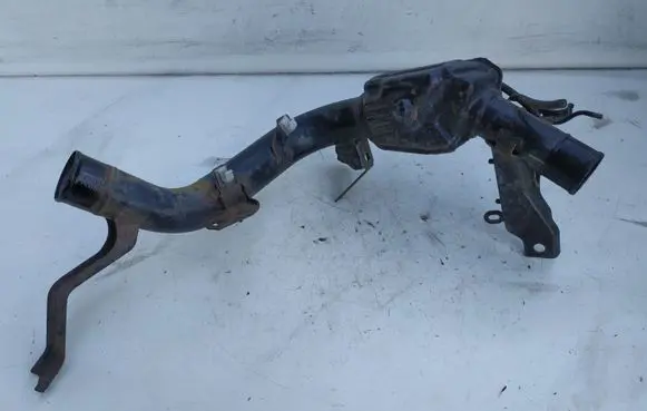 Engine coolant pipe/hose