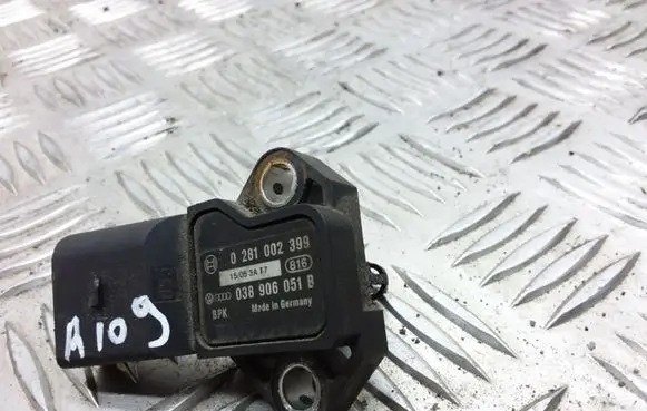 Volkswagen Touran I Air pressure sensor 038906051B