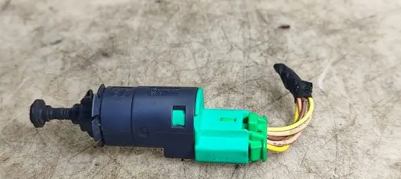 Peugeot 308 Clutch pedal sensor 95835T02