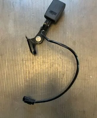 Mitsubishi Outlander Rear seatbelt buckle 1096264 4526 1096263