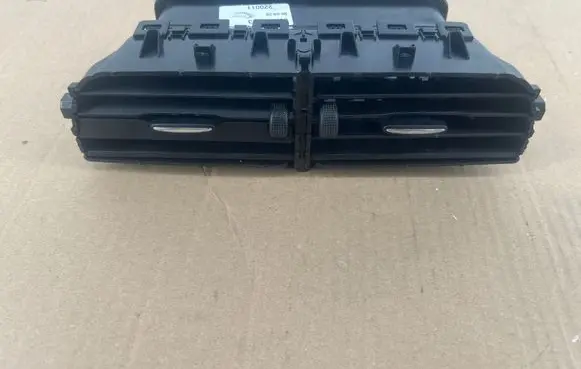 Renault Clio IV Dash center air vent grill 687508859R 00192395