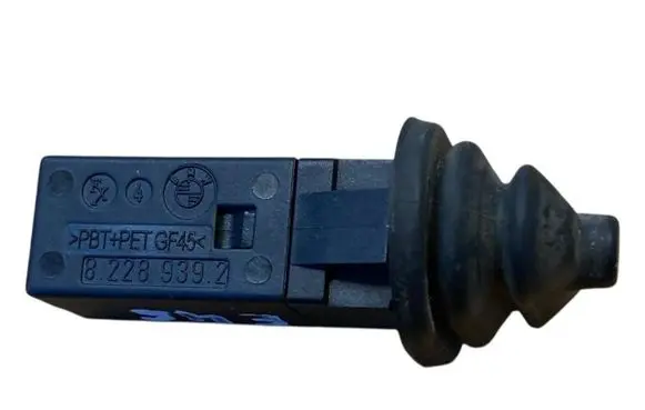 BMW 3 E46 Fuel tank opening switch 8228939