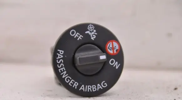 Renault Captur Passenger airbag on/off switch 681995290R