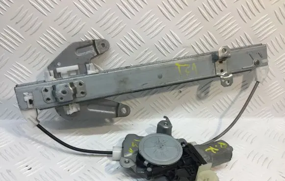 Nissan X-Trail T31 Front door window regulator with motor 82731JG00A