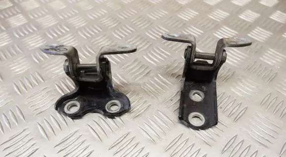 Rear door hinge set