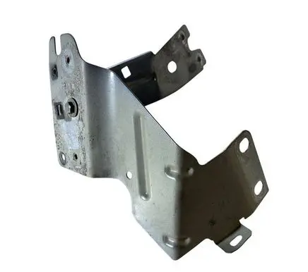 Maserati Ghibli Fender mounting bracket 673002589 673003652