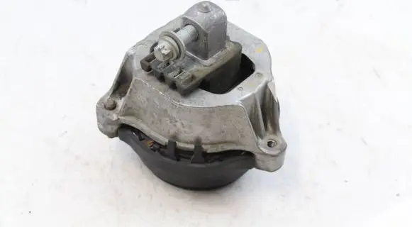 Engine mount bracket