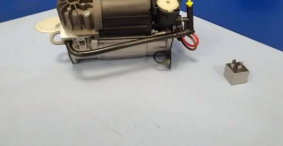 Mercedes-Benz E W211 Air suspension compressor/pump A2113200304 A2203200104 A220320010480