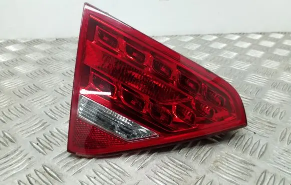 Audi A5 8T 8F Tailgate rear/tail lights 8T0945093A