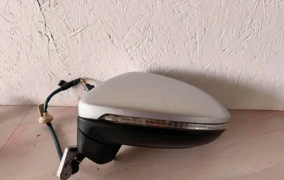 Volkswagen Touran III Front door electric wing mirror E90411208 A064480