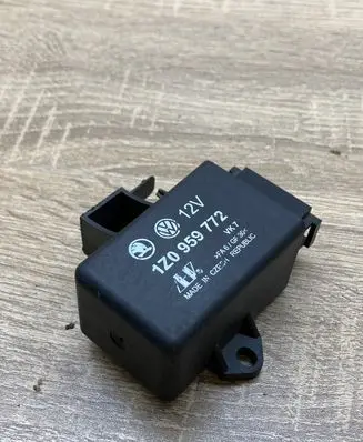Volkswagen Touareg I Seat heating relay 1Z0959772