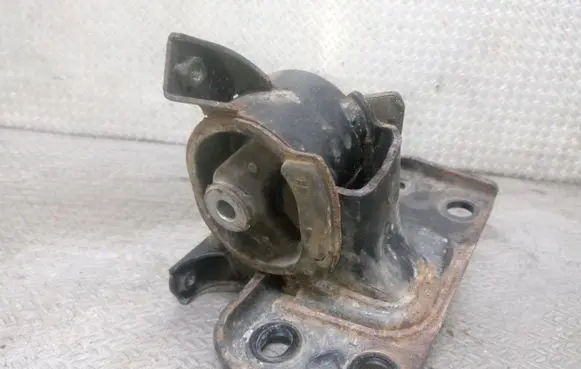 Toyota Auris 150 Engine mount bracket