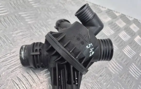 BMW X3 F25 Thermostat housing 7586783 10111900101 75867832