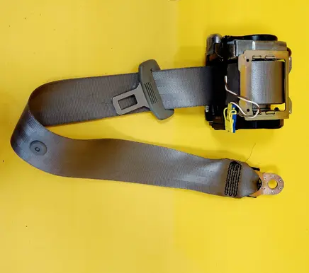 Middle seatbelt (rear)