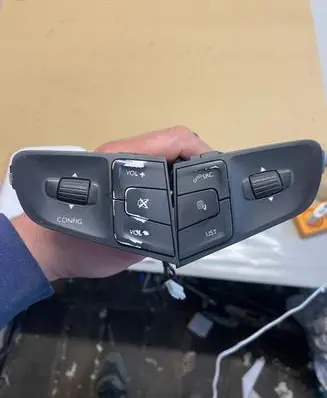 Peugeot 508 Steering wheel buttons/switches 9677976377