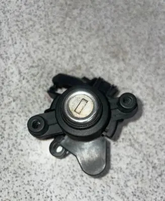 BMW 5 E60 E61 Tailgate exterior lock 8196052