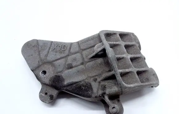 Engine mounting bracket