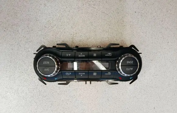 Mercedes-Benz GLA W156 X156 Climate control unit A2469008415 5HB01044808 A2469010805