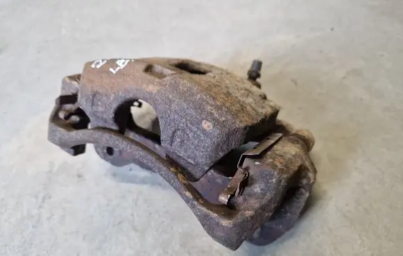 Mitsubishi L200 Front brake caliper