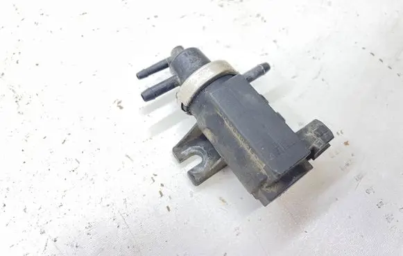 Volkswagen Polo III 6N 6N2 6NF Vacuum valve 