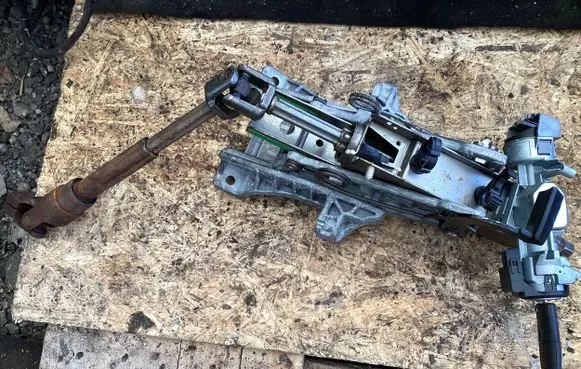Ford Focus Steering wheel axle 4M513C529FE T09070103216