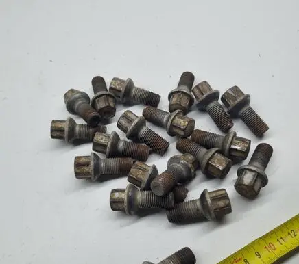 Mercedes-Benz C W204 Nuts/bolts 