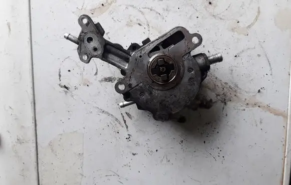 Volkswagen PASSAT B6 Vacuum valve 038145209