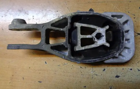 Opel Mokka Gearbox mount 95248684