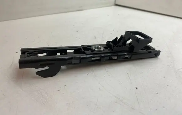 Volkswagen T-Roc Seat belt height adjuster 4M0857819