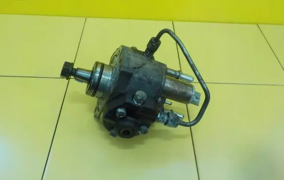 Opel Astra J Fuel injection high pressure pump 2940001470